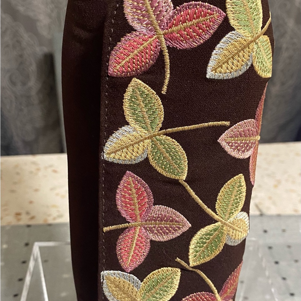 Small Ipa Nima Velvet Clutch Bag Embroidered Leaf Pattern - Picture 15 of 17